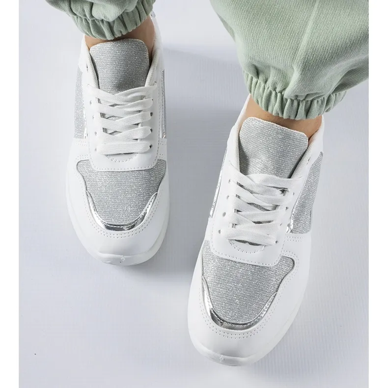 White sneakers with decorative thread from Facondo